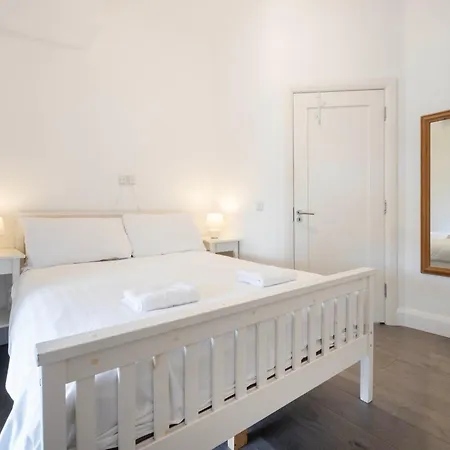 Nyaraló Parliament Street Town House